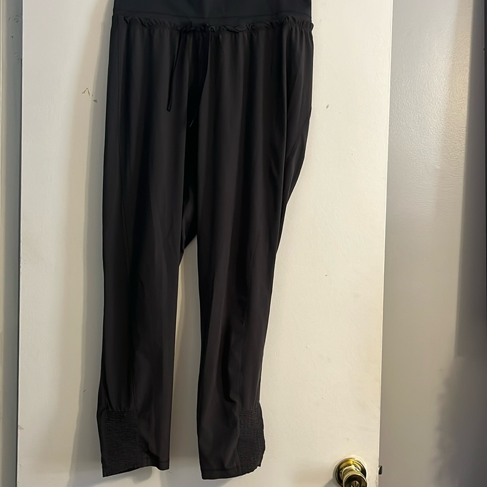 Athleta Women's dark Gray Commuter Joggers with Zip Pockets Size M